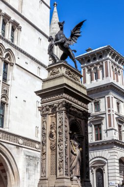 Tapınak Bar anıtı 1849 yılında yapılmış bir ejderha (Griffin) heykeliyle İngiltere 'nin Londra şehrinin giriş sınırıdır ve popüler bir turistik tatil beldesidir.