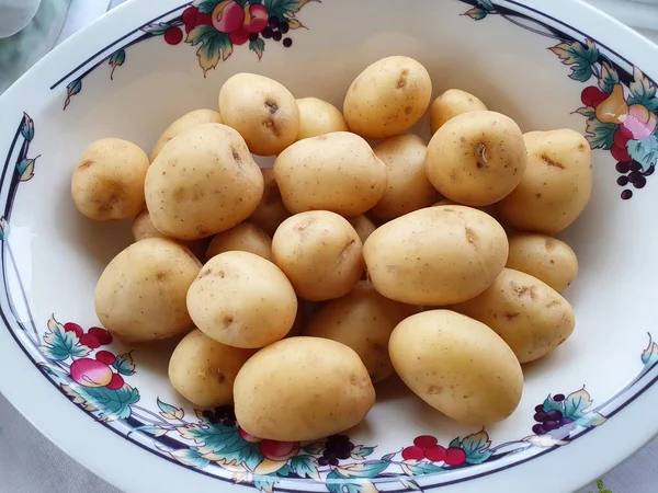 Nuove Piccole Patate Piatto Pronto Peeling Cucinare Cena Immagine Della — Foto Stock