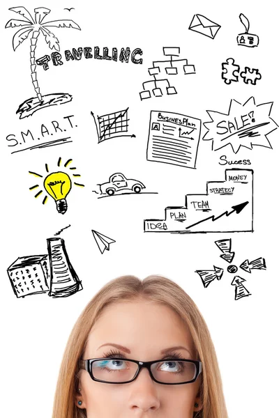 Onun planları düşünme genç iş kadını