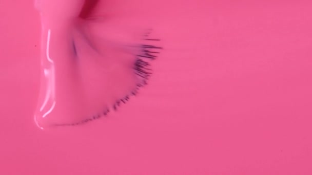 粉红凝胶指甲油。刷子运动。指甲覆盖物 — 图库视频影像