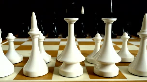 Σκάκι Σκακιέρα Πυροβολισμοί Μαύρο Φόντο — Αρχείο Βίντεο