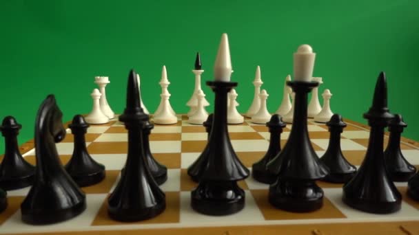 Les Échecs Sur Échiquier Tirer Sur Fond Vert Chromakey — Video