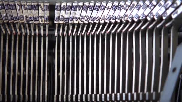 Retro Daktilo Mekanizması Eski Daktilo Çekiçleri Kapatın Yavaş Çekim — Stok video