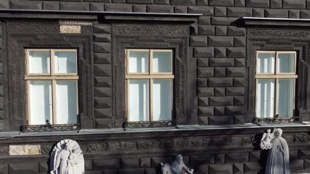 Fassade Eines Europäischen Stadtgebäudes Elemente Der Architektur Drohnenblick Aus Der — Stockvideo