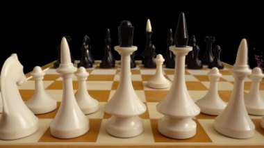 Satranç tahtasındaki satranç. Alfa kanalı dahil. Arkaplanınızı takabilirsiniz.