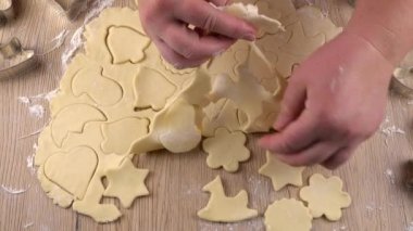 Ekmek hamurundan kurabiye yapma süreci.