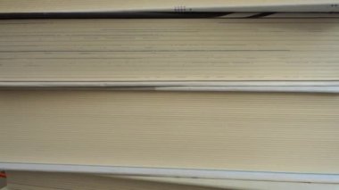 Kitap yığınından alınan arkaplan.