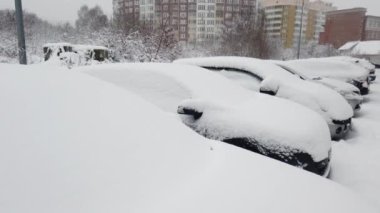 Araba Park yerinde karla kaplı.