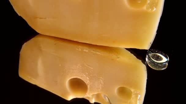 Drops Honey Flow Cheese Mirrored Black Background — стоковое видео