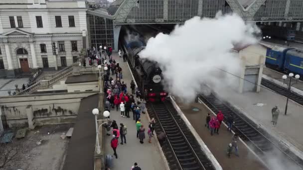 Lviv Ukraine Ιανουαριοσ 2022 Μια Ρετρό Ατμομηχανή Ετοιμάζεται Φύγει Από — Αρχείο Βίντεο