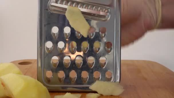 Cook Cuts Apple Grater — Stock Video