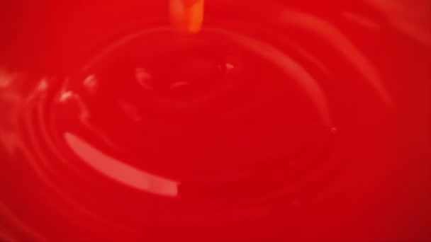 Ein Tropfen Saft Fällt Auf Die Oberfläche Des Saftes Sizilianischer — Stockvideo