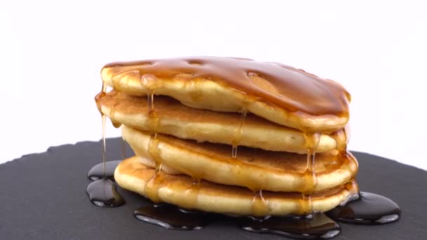 American Pancakes Maple Syrup White Background Pancake Lies Black Slate — Stock Video