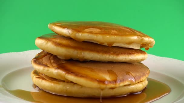 American Pancakes Maple Syrup Green Background — Stock Video