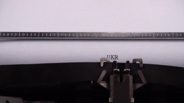 Typing Phrase Ukraine Nato Retro Typewriter — Stock Video