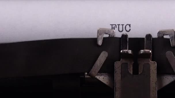 Typing Phrase Fuck Putin Retro Typewriter — Stockvideo