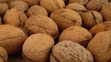 Çuval bezinde ceviz. Kaydırıcıyla ateş ediyor..