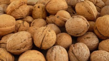 Çuval bezinde ceviz. Kaydırıcıyla ateş ediyor..