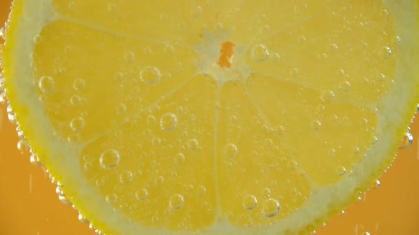 Air Bubbles Lemon Slice — стоковое видео