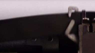 Ukrayna Cumhurbaşkanının retro daktiloda 