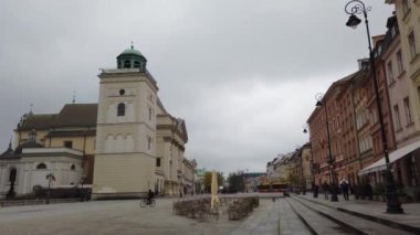 WARSAW, POLAND - APRIL 26, 2022: Castle Square. 