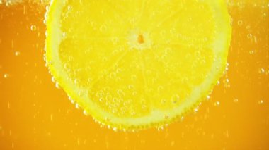 Limon diliminin etrafında hava kabarcıkları.