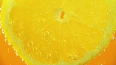 Limon diliminin etrafında hava kabarcıkları.