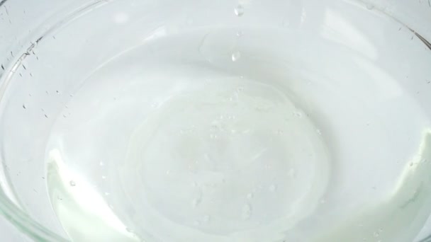Falling Cabbage Brassica Oleracea Glass Bowl Water Slow Motion — Αρχείο Βίντεο