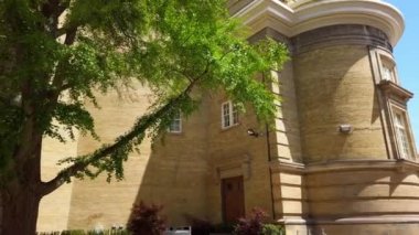 Convocation Hall Toronto, Ontario, Kanada 'daki Toronto Üniversitesi' nde bulunan kubbeli bir kubbe. Darling ve Pearson tarafından tasarlandı ve 1907 'de tamamlandı..