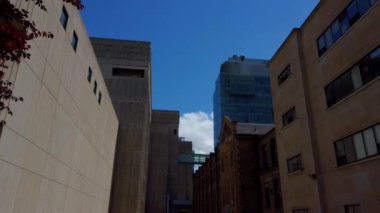 Toronto Üniversitesi St. George Kampüsü; Tıp Bilimleri Binası.