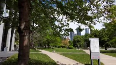 Harbour Square Park Toronto, Ontario, Kanada 'da Toronto limanında bir parktır. Liman Meydanı 'ndaki dairelerin, Jack Layton Feribot Terminali' nin ve Westin Limanı Kalesi 'nin yanında..