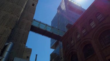 Toronto Üniversitesi St. George Kampüsü; Tıp Bilimleri Binası.