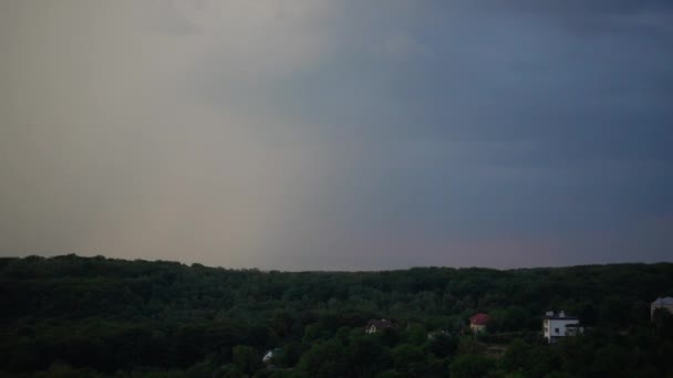 Blitz Auf Dem Hintergrund Von Gewitterwolken — Stockvideo