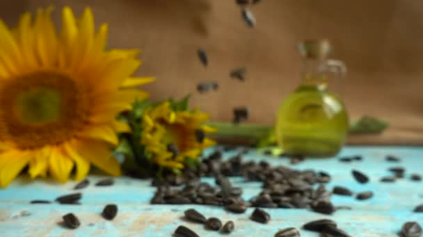 Sunflower Sunflower Oil Blue Vintage Wooden Table Top Falling Sunflower — 图库视频影像