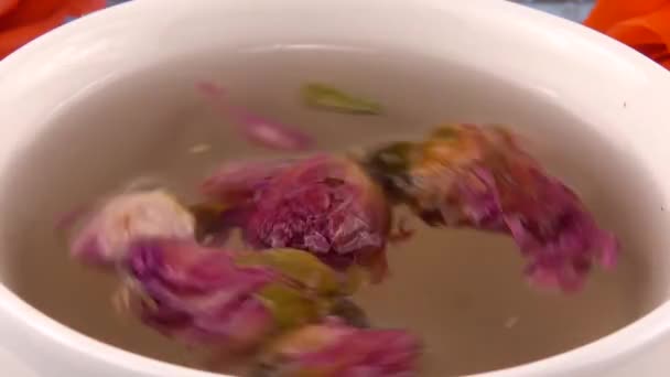 White Cap Tea Fragrant Dried Rose Buds Fresh Rose Flowers — Stock video