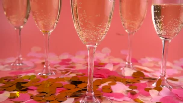 Falling Confetti Background Glasses Sparkling Wine Pink Background Slow Motion — Vídeo de stock