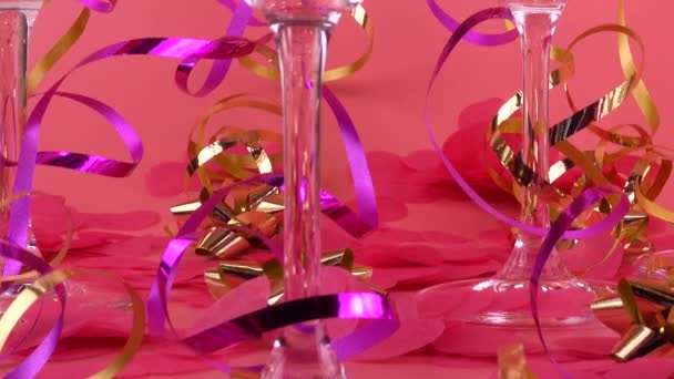 Pouring Sparkling Wine Glasses Pink Background Confetti Form Hearts Serpentine — Vídeo de stock