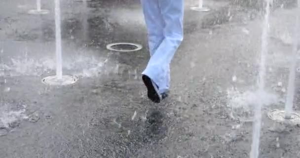 Children Cool Jets Fountain Summer City Slow Motion — Videoclip de stoc
