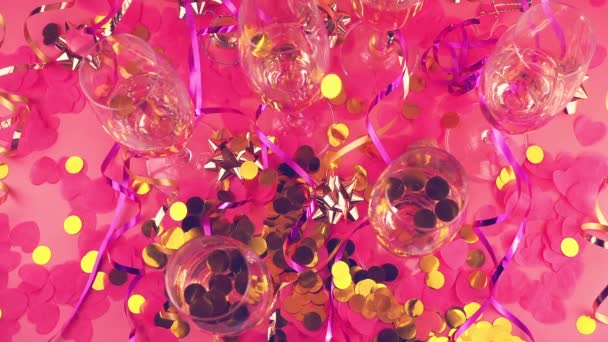 Falling Confetti Glasses Sparkling Wine Pink Background Confetti Form Hearts — Stockvideo