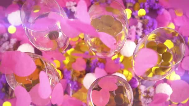 Falling Confetti Form Hearts Glasses Sparkling Wine Confetti Flowers Pink — Vídeo de Stock