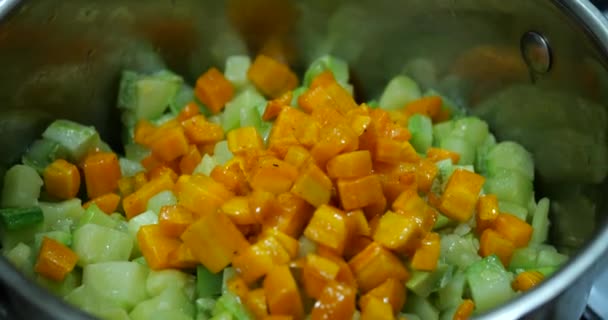 Stewed Slices Zucchini Carrots Saucepan — 图库视频影像