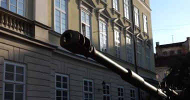 Russian self-propelled mortar and howitzer. Was neutralized by the Ukrainian army during an attempted attack on Kyiv region.