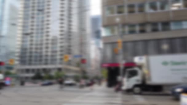 Skyscrapers Streets Pedestrian Crossing Downtown Toronto Ontario Canada Out Focus — ストック動画