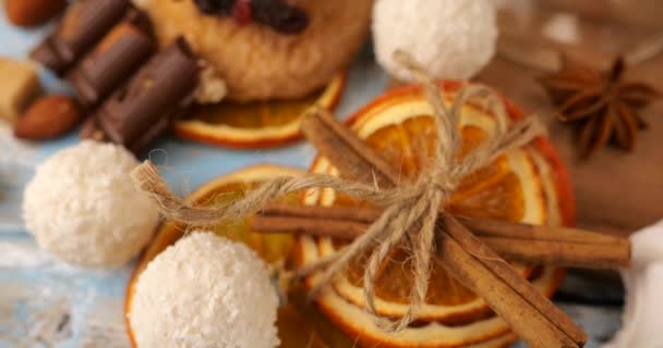 Vin Chaud Avec Biscuits Chocolat Autres Bonbons Sur Fond Une — Video