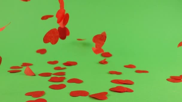 Padající Konfety Tvaru Srdce Zeleném Pozadí — Stock video