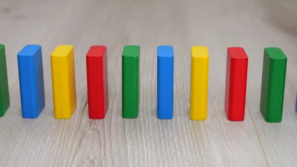 Dětské Dřevěné Bloky Hraček Padají Dominovém Efektu Zpomalený Pohyb — Stock video