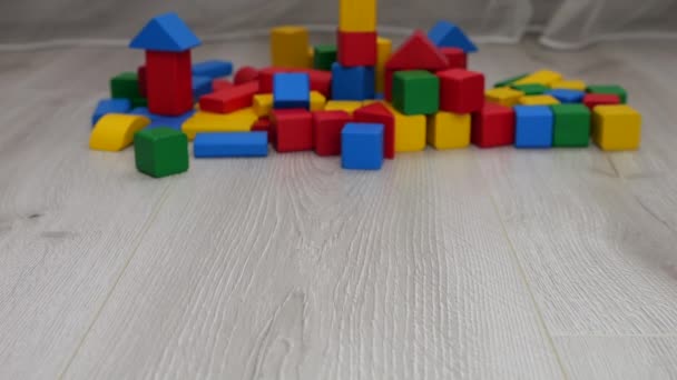 Drewniane Zabytkowe Śmigłowce Dla Dzieci Tle Bloków Zabawek — Wideo stockowe