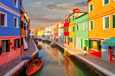 Bunte Huser auf der Insel Burano in der Nhe von Venedig, Italien