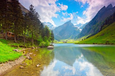 Der Wunderschne Seealpsee in den Alpen, Schweiz