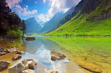 Der Wunderschne Seealpsee in den Alpen, Schweiz